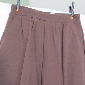 Preview International  Woman brown stirrup pants  1X  NEVER WORN